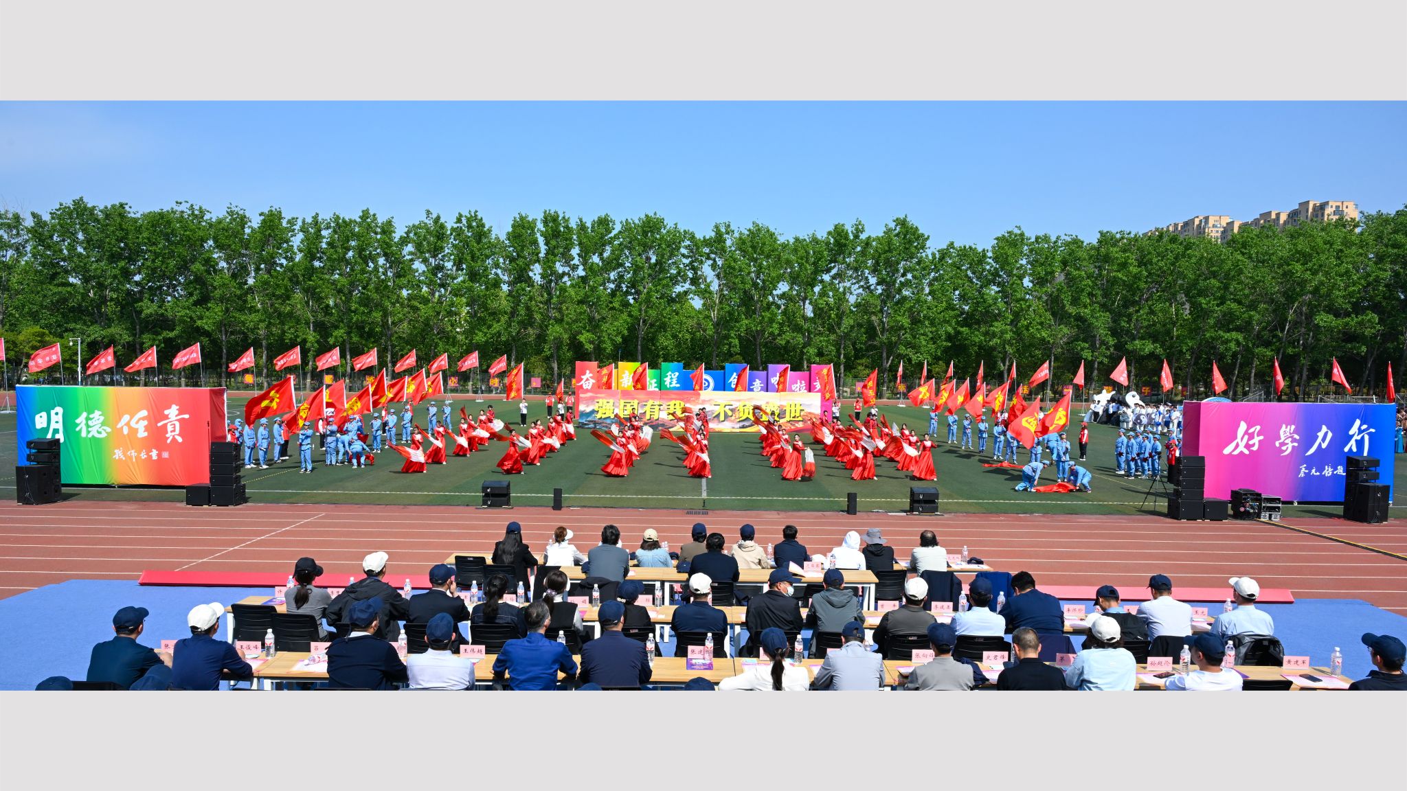 啦啦舞决赛现场.jpg