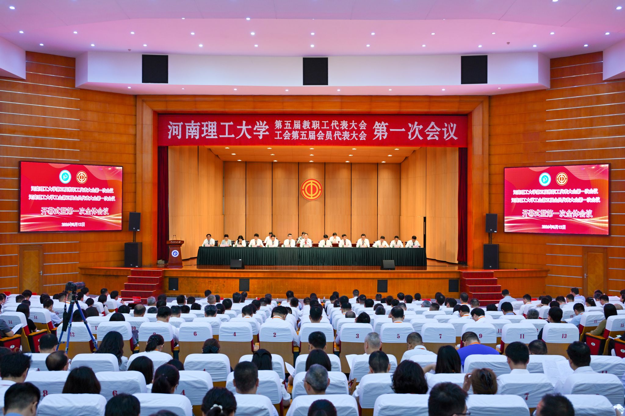 1、8831大会现场.jpg