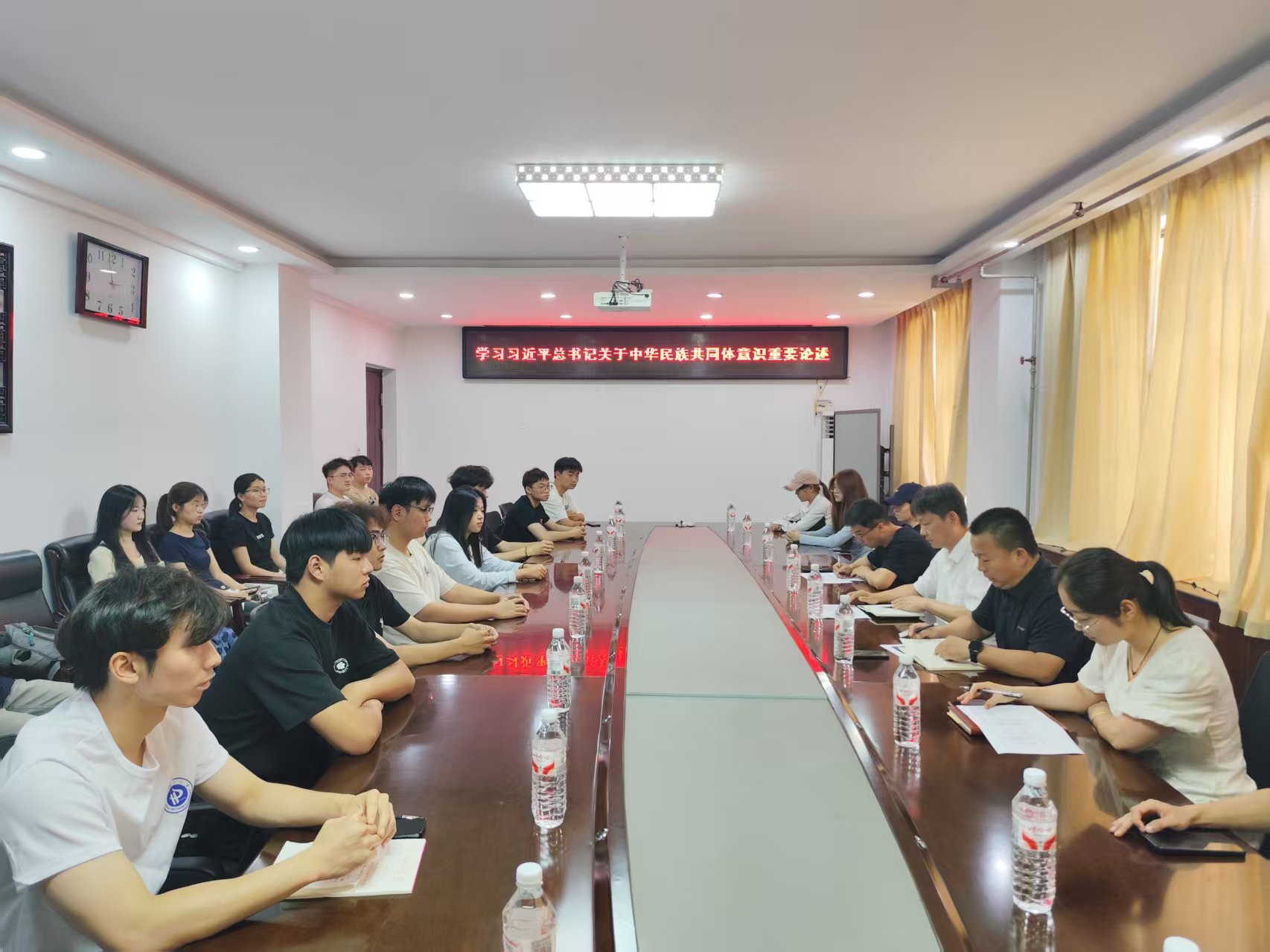 恳谈会1.jpg