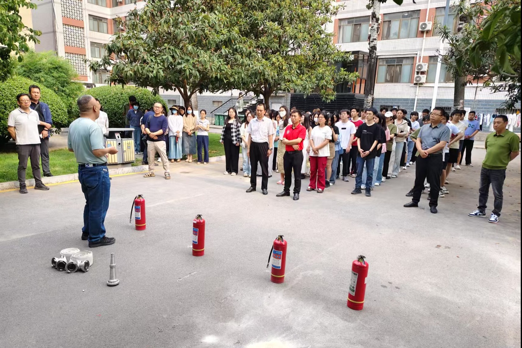 建艺消防演练.jpg